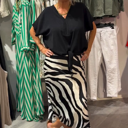 🔥🎁Nyhet 50 % RABATT🔥Topp med knut fram och midikjol för kvinnor Casual Set
