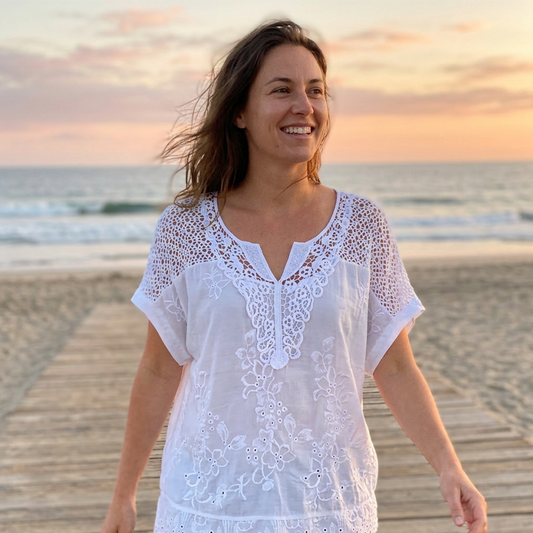 👚 50% RABATT NU! ✨ Elegant Spetsbroderad V-ringad Damtopp – Mjuk & Andningsbar – Perfekt för Alla Tillfällen – Storlek S-6XL 🌸