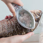 🐟🔥 Köp 1, få 1 gratis⏰ Bärbar Fiskfjällsskalare – Ta Bort Fiskfjäll Snabbt & Enkelt Utan Onödigt Spill 🔪✨