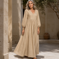 Trend just nu⭐ 👗 Elegant veckad långklänning med V-hals – perfekt för fest och vardag