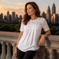 ✨Supererbjudande – 50 % rabatt! ✨Elegant T-shirt med spets vid halsen