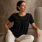 ✨Supererbjudande – 50 % rabatt! ✨Elegant T-shirt med spets vid halsen