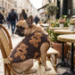 🥳2026 NYHET🥳💥ÖVER 50K SÅLDA! 🐶 Söt husdjursväst med plyschfoder, mjuk och varm för katter och hundar på kalla dagar. Bekväm att ta på och av, håller ditt husdjur varmt under promenader utomhus. 🧣✨